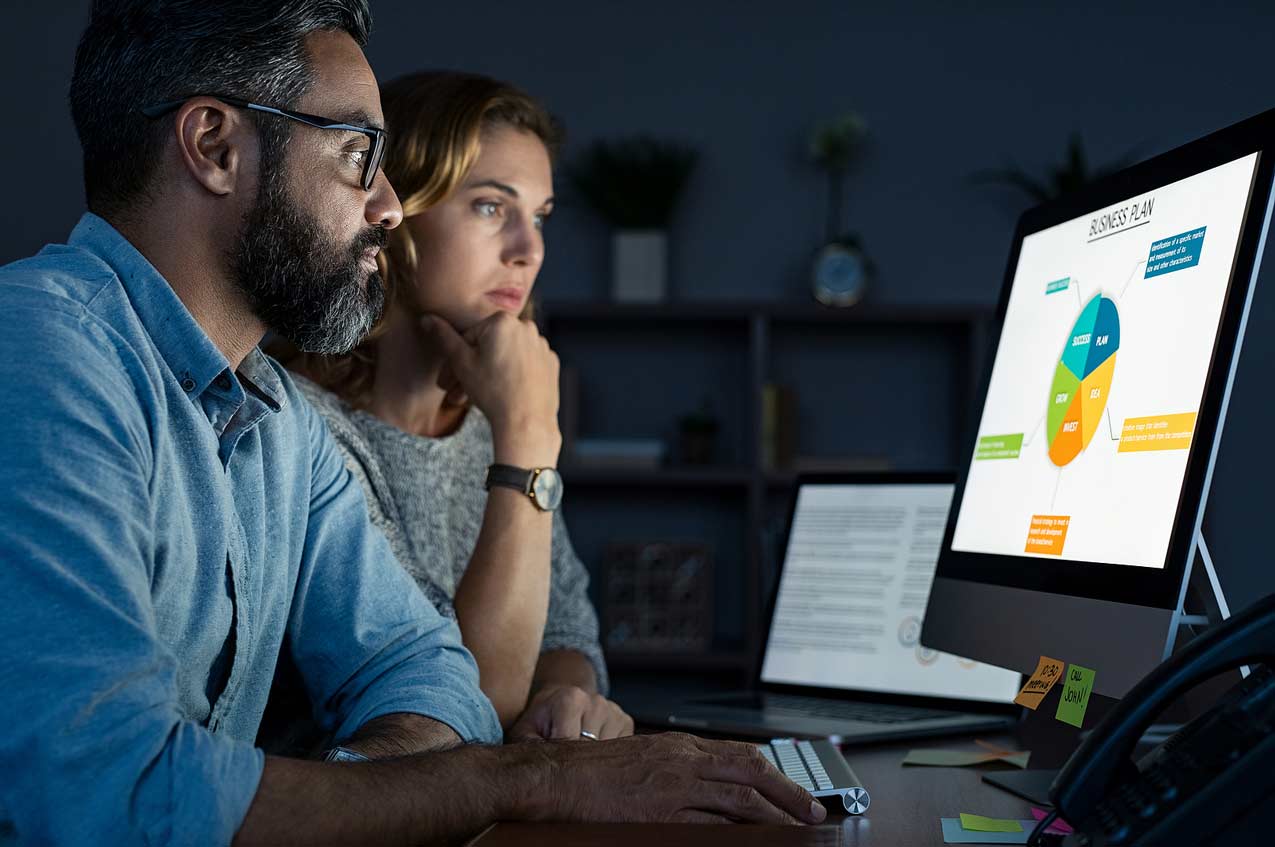 man-and-wife-looking-at-computer-late-night-for-timeshare-solution-after-experiencing-lies-from-resort-salespeople-during-presentation